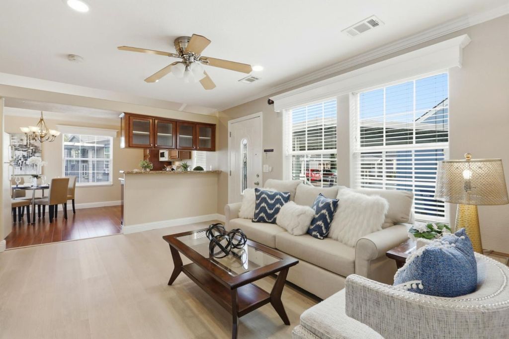 14685 Oka Road 11, Los Gatos, CA 95032