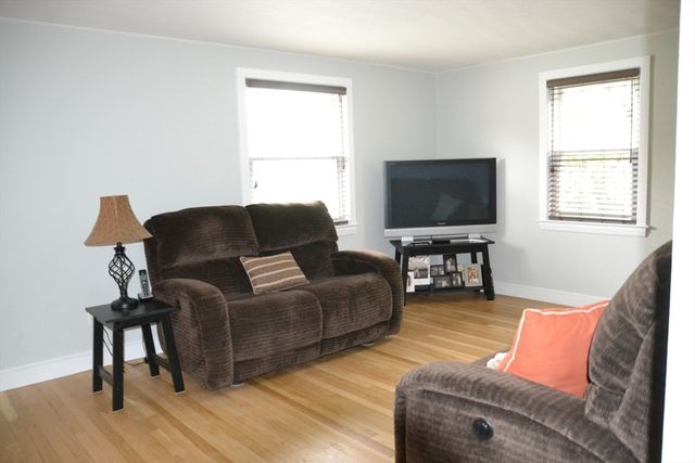 545 W Water St, Rockland, MA 02370