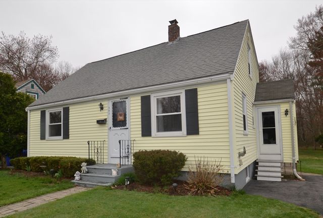 545 W Water St, Rockland, MA 02370