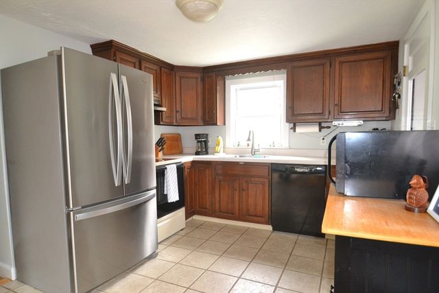 545 W Water St, Rockland, MA 02370