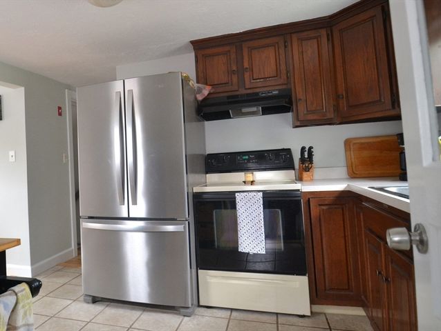 545 W Water St, Rockland, MA 02370