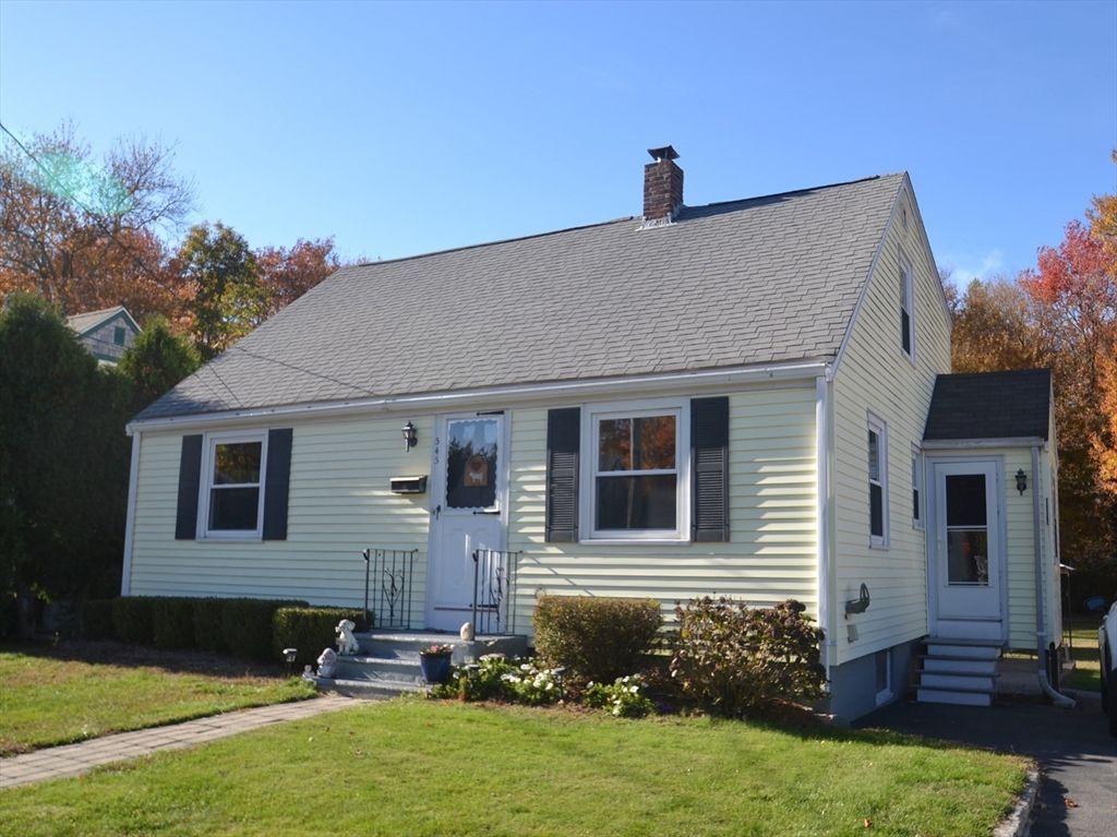 545 W Water St, Rockland, MA 02370
