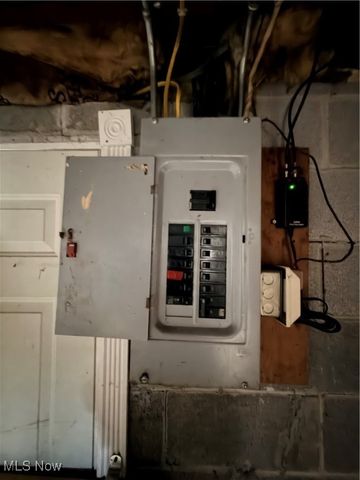 18404 Neff Road, Cleveland, OH 44119