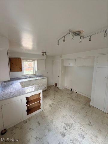 18404 Neff Road, Cleveland, OH 44119