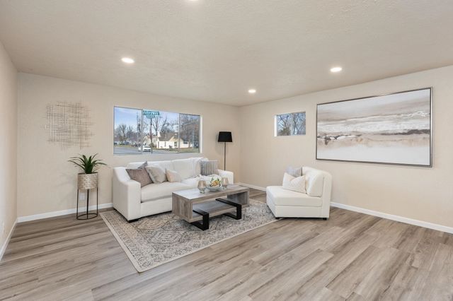 8222 E Valleyway Ave, Spokane Valley, WA 99212