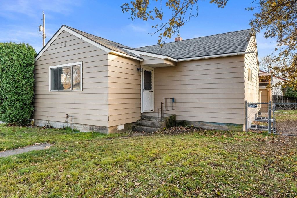 8222 E Valleyway Ave, Spokane Valley, WA 99212