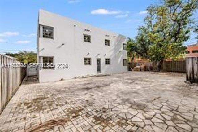 572 NE 67th St 5, Miami, FL 33138