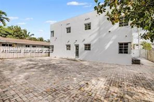 572 NE 67th St 5, Miami, FL 33138
