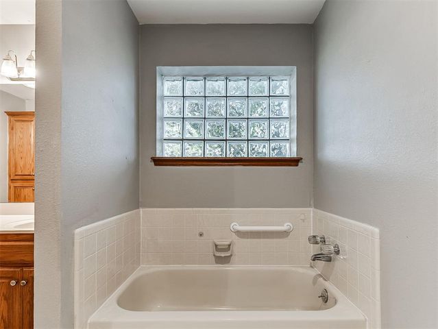 1125 Richmond Road, Edmond, OK 73034