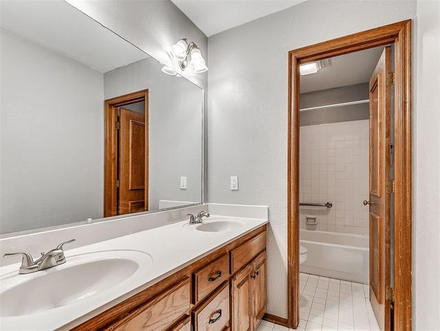 1125 Richmond Road, Edmond, OK 73034