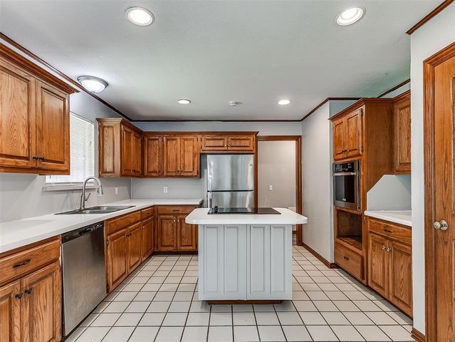1125 Richmond Road, Edmond, OK 73034