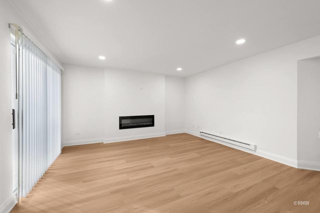 240 S Rush Street 3A, Itasca, IL 60143