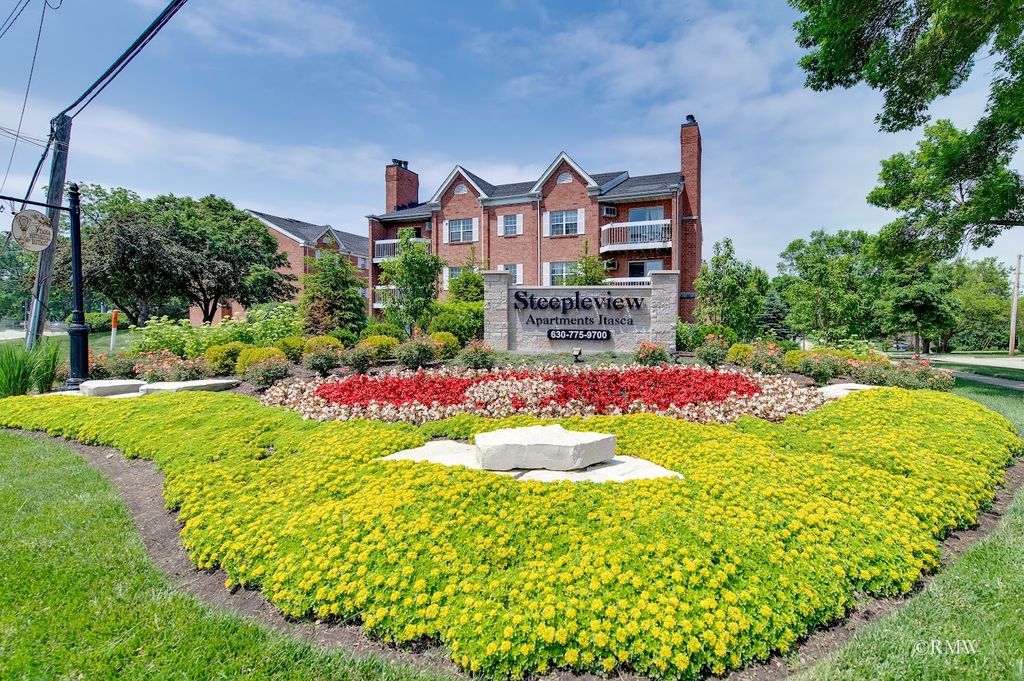 240 S Rush Street 3A, Itasca, IL 60143