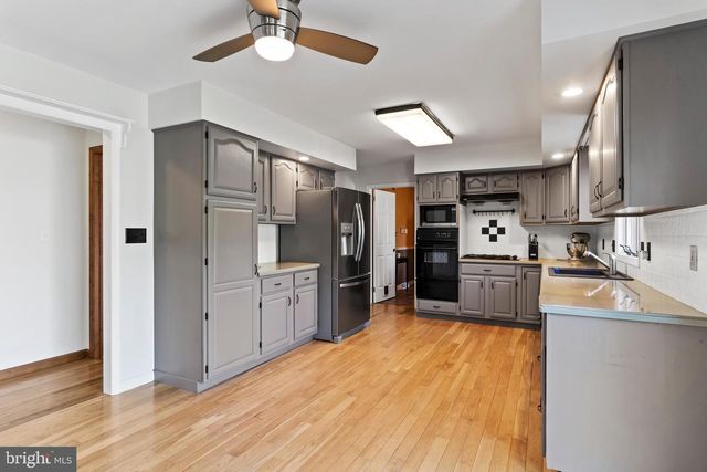 64 S PIN OAK DR, Boiling Springs, PA 17007