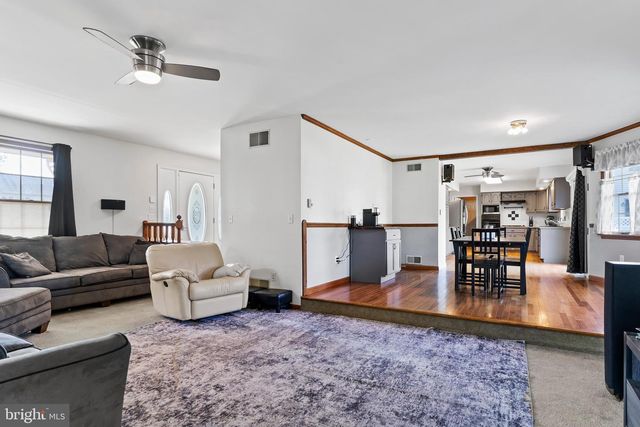 64 S PIN OAK DR, Boiling Springs, PA 17007