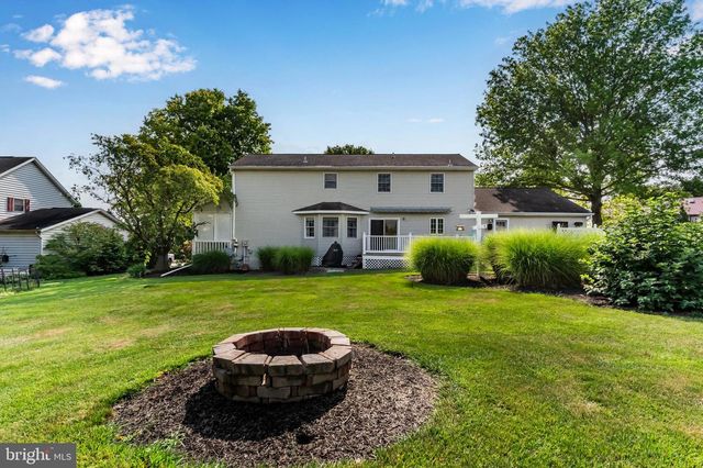 64 S PIN OAK DR, Boiling Springs, PA 17007