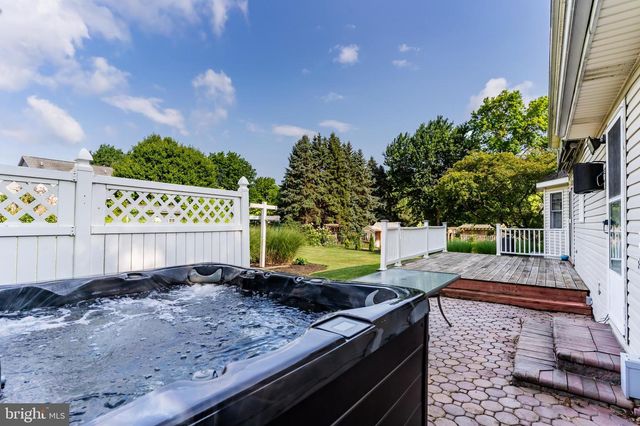 64 S PIN OAK DR, Boiling Springs, PA 17007