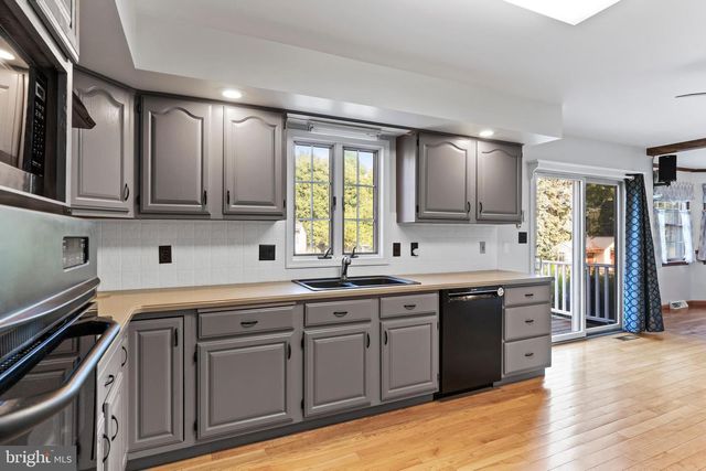 64 S PIN OAK DR, Boiling Springs, PA 17007