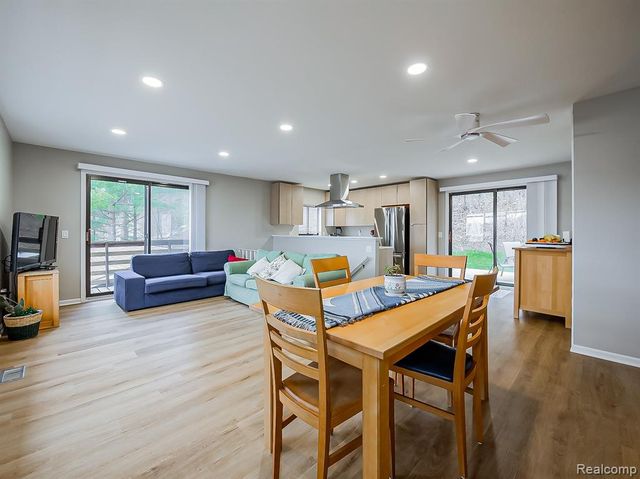 9900 S Big School Lot Lake Road, Holly, MI 48442