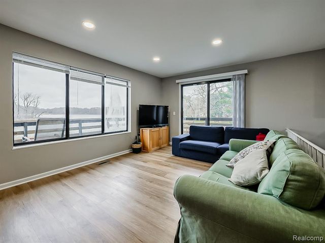 9900 S Big School Lot Lake Road, Holly, MI 48442