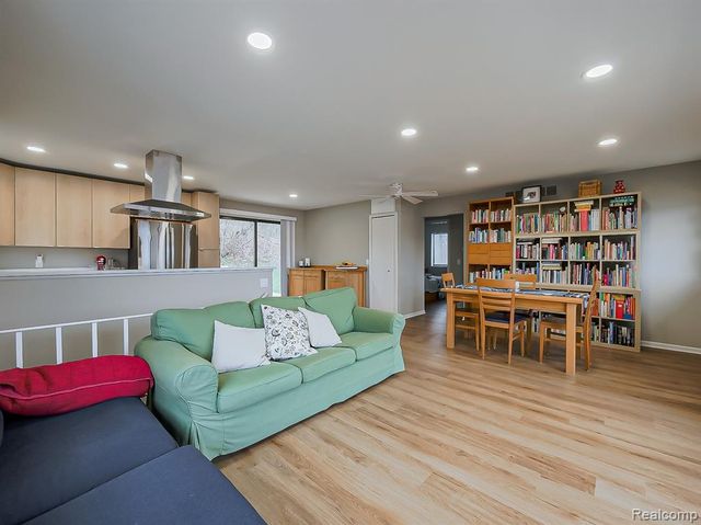 9900 S Big School Lot Lake Road, Holly, MI 48442