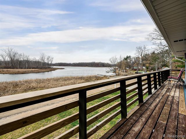 9900 S Big School Lot Lake Road, Holly, MI 48442