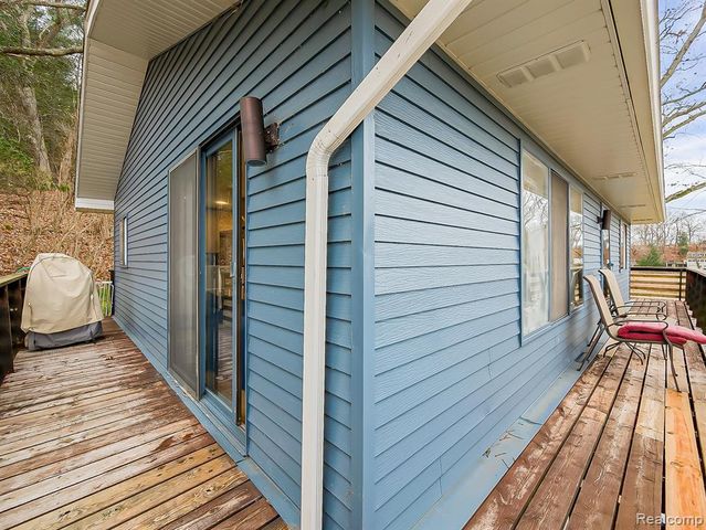 9900 S Big School Lot Lake Road, Holly, MI 48442