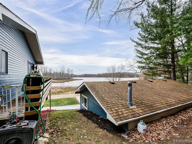 9900 S Big School Lot Lake Road, Holly, MI 48442