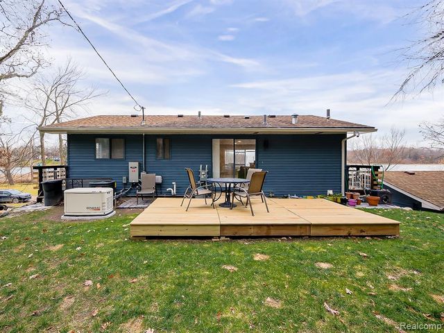 9900 S Big School Lot Lake Road, Holly, MI 48442