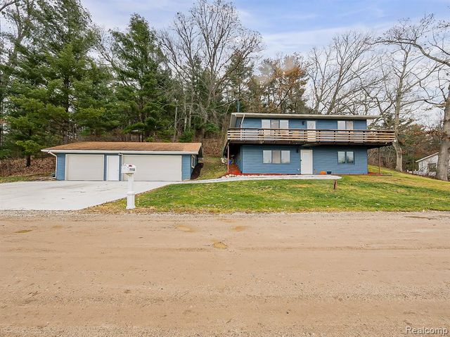 9900 S Big School Lot Lake Road, Holly, MI 48442