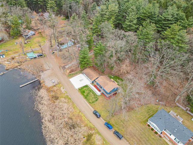 9900 S Big School Lot Lake Road, Holly, MI 48442