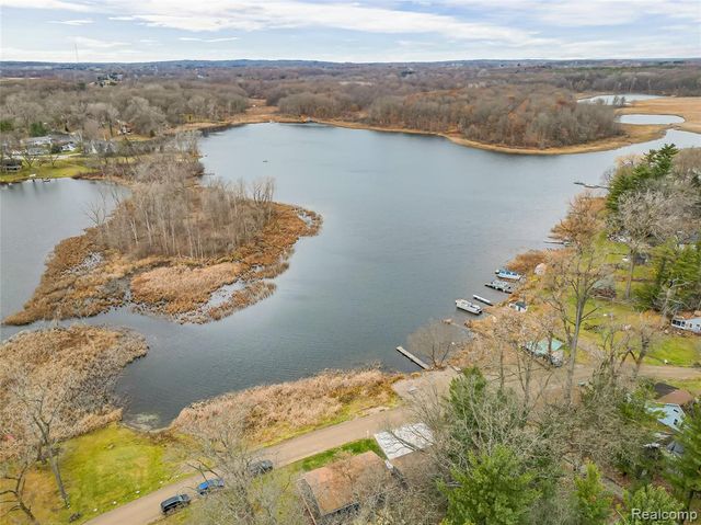 9900 S Big School Lot Lake Road, Holly, MI 48442