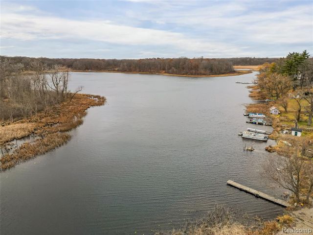 9900 S Big School Lot Lake Road, Holly, MI 48442