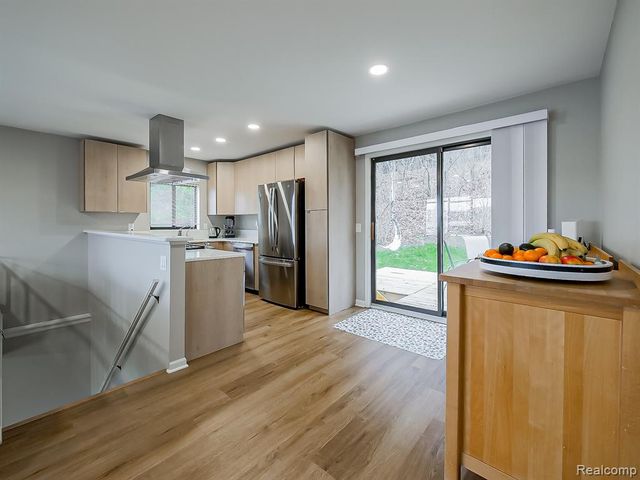 9900 S Big School Lot Lake Road, Holly, MI 48442