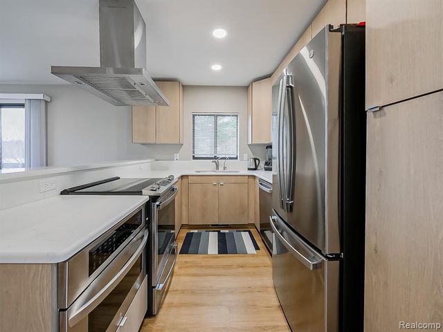 9900 S Big School Lot Lake Road, Holly, MI 48442