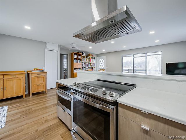 9900 S Big School Lot Lake Road, Holly, MI 48442