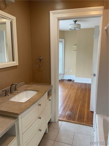 382 Elmwood 2, Buffalo, NY 14222
