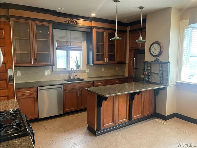 382 Elmwood 2, Buffalo, NY 14222