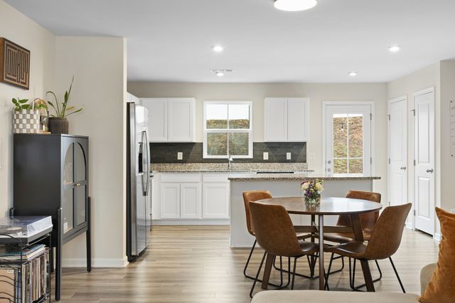 2288 Brokeshire Dr, White House, TN 37188