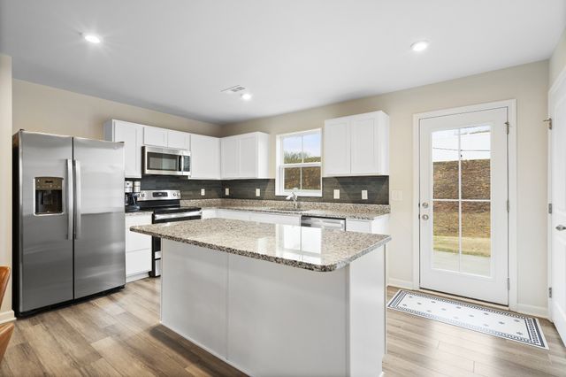 2288 Brokeshire Dr, White House, TN 37188