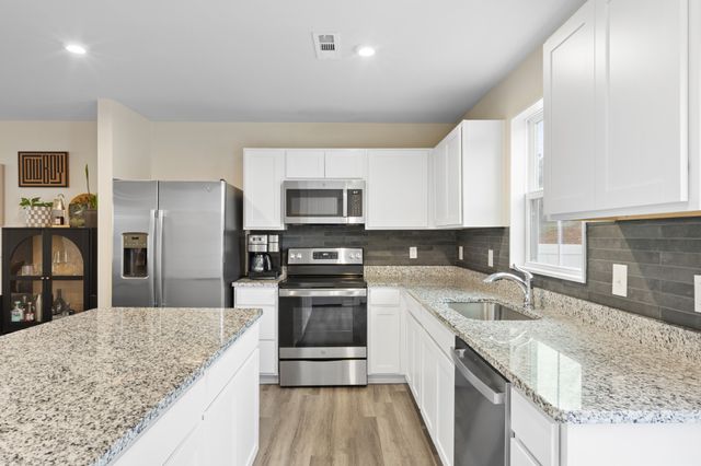 2288 Brokeshire Dr, White House, TN 37188