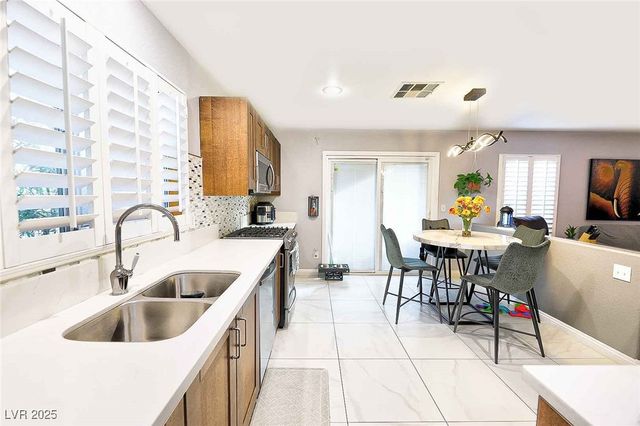 10294 Bethel Mill Street, Las Vegas, NV 89183