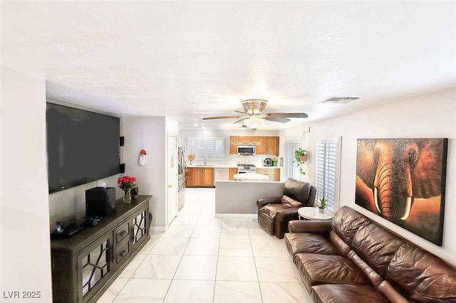 10294 Bethel Mill Street, Las Vegas, NV 89183