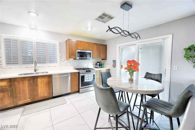 10294 Bethel Mill Street, Las Vegas, NV 89183