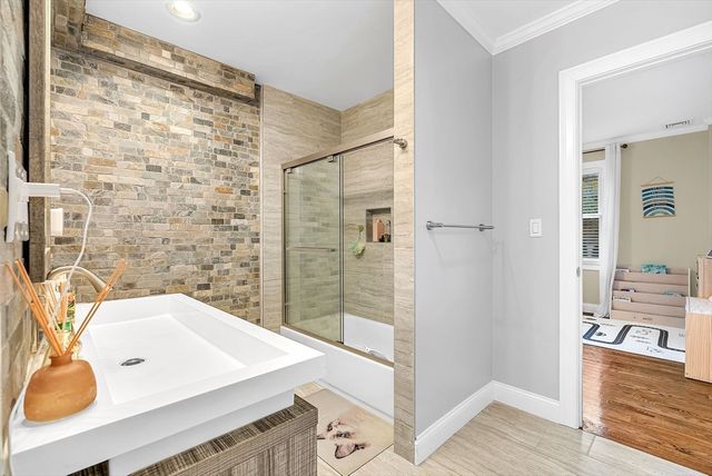 125 Union St, Natick, MA 01760