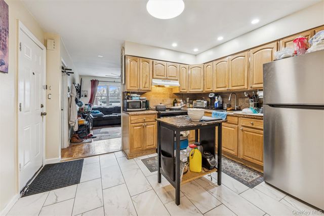 945 E 228th Street, Bronx, NY 10466