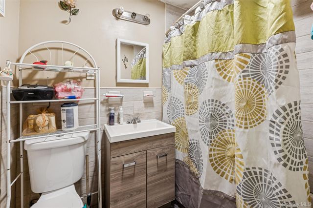 945 E 228th Street, Bronx, NY 10466