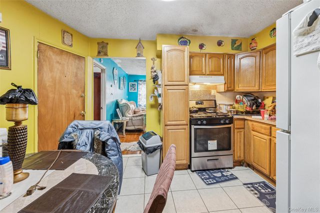 945 E 228th Street, Bronx, NY 10466