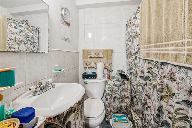 945 E 228th Street, Bronx, NY 10466