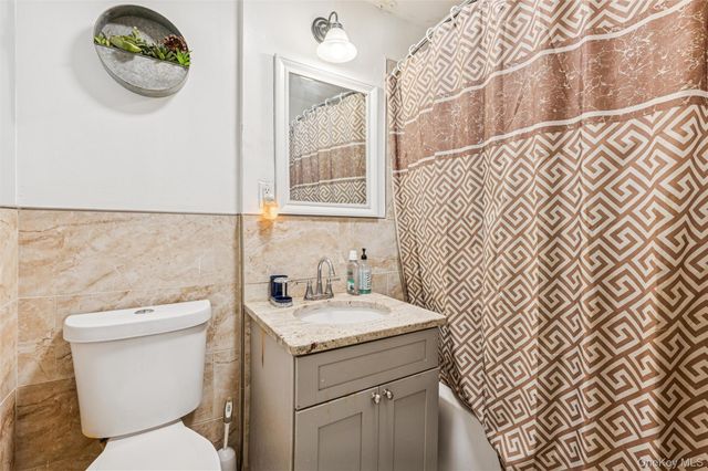 945 E 228th Street, Bronx, NY 10466